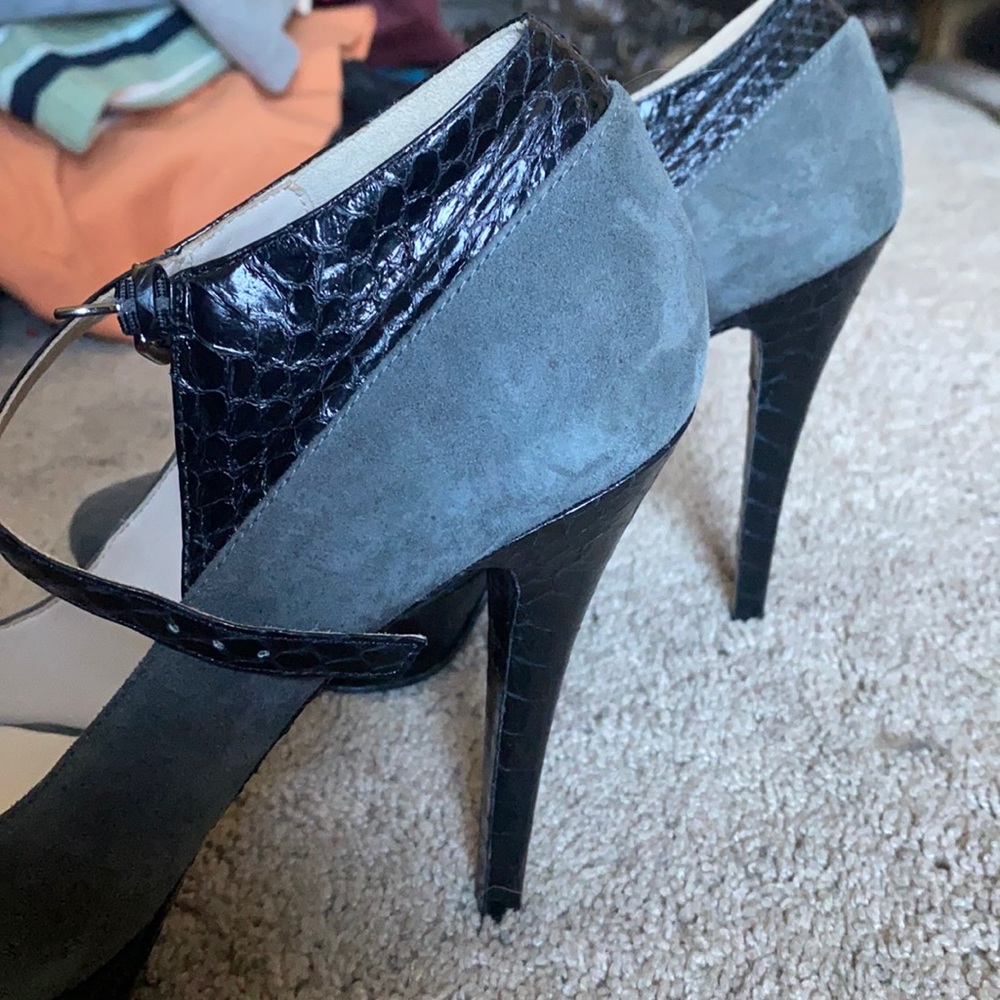 NEW Michael Kors Gray Suede Platform Shoe with Black Snake Skin Accents Size 10 - Picture 10 of 12